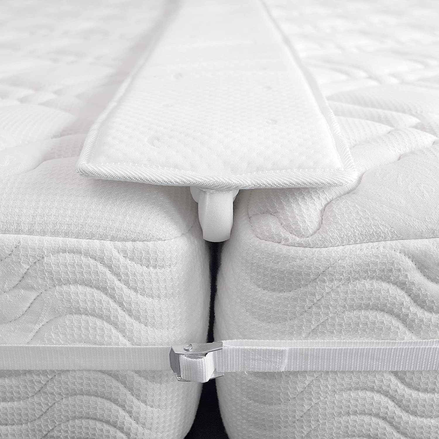 FeelAtHome Pont de Lit de 25,5 cm - Connecteur de Matelas pour Faire des Lits Jumeaux dans King - Cale Matelas avec Sangle Matela pour Les Invités Séjour