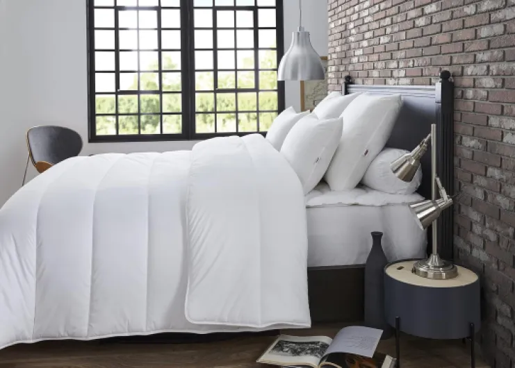 Couette Tempérée 220x240 cm - Convient 1-2 Personnes - Tissu 100% Polyester - Garnissage 100% Polyester Dacron 350g/m2 - Lavable en Machine à 95°C
