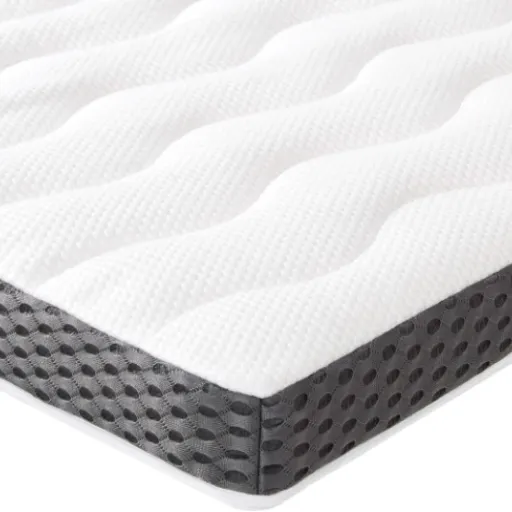 Test Amazon Basics - Surmatelas en mousse à mémoire : le confort sans fioritures.