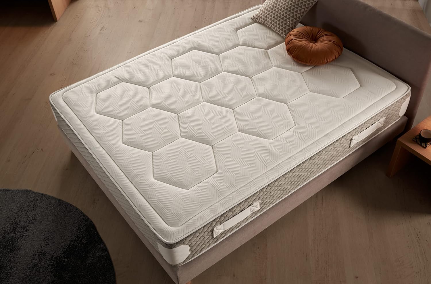 Matelas Royal Madeira 200 x 200 - Équilibre Entre Fermeté et Douceur - Ressorts Ensachés Healthy Spring & Mémoire de Forme HR - 25cm d'Epaisseur - Absorbe Efficacement Le Son et Les Vibrations 200 x 200 cm