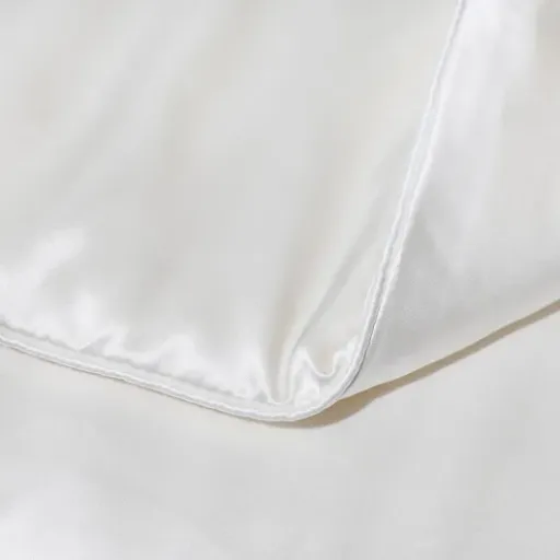Test Jasmine Silk Couette toutes saisons : la couette en soie qui mise sur le confort léger