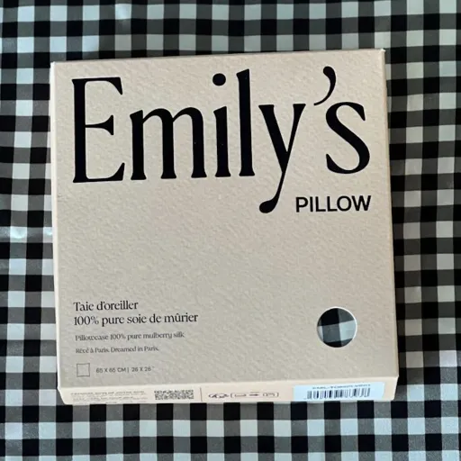 Test de la taie d'oreiller en soie Emily's Pillow : la taie qui améliore (vraiment) vos nuits